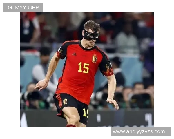 足球场上戴面具的球星是谁 他为何选择面具成了焦点